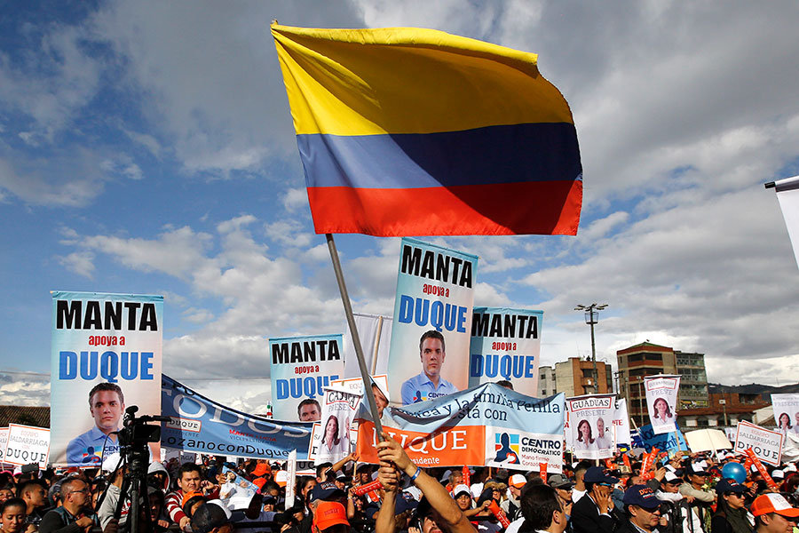 پرچم کلمبیا در یک رقابت انتخاباتی